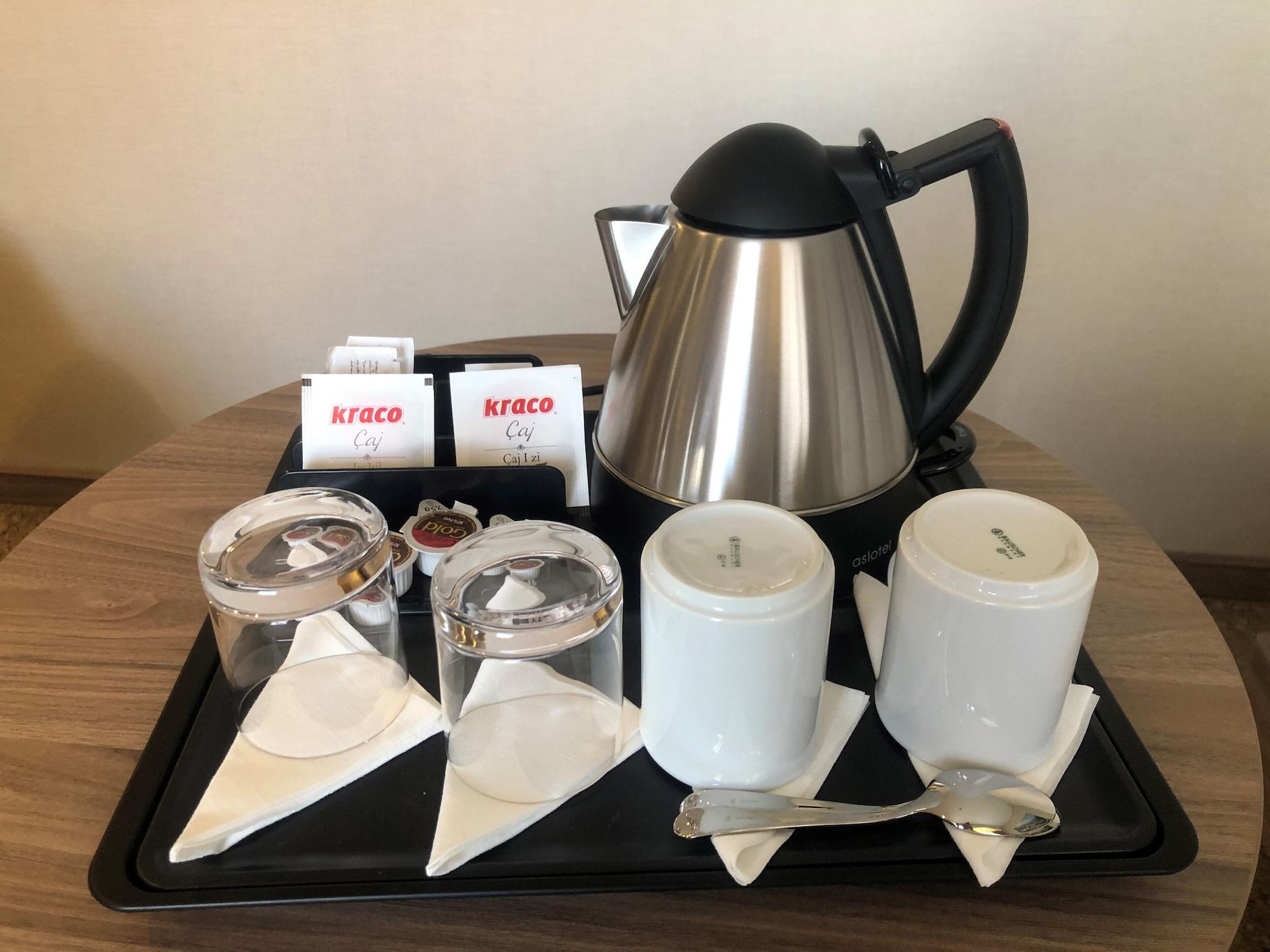 Hilton Garden Inn Тирана Екстер'єр фото